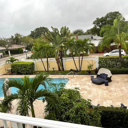 לייק וורת' Capri Inn & Apartments מראה חיצוני תמונה