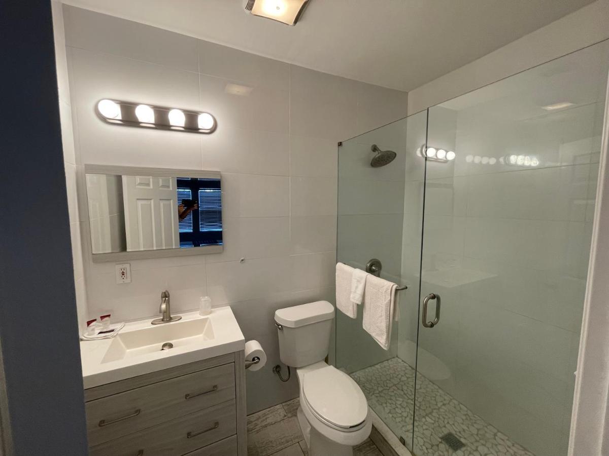 לייק וורת' Capri Inn & Apartments מראה חיצוני תמונה
