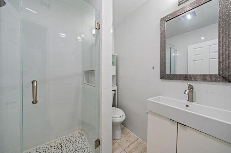 לייק וורת' Capri Inn & Apartments מראה חיצוני תמונה