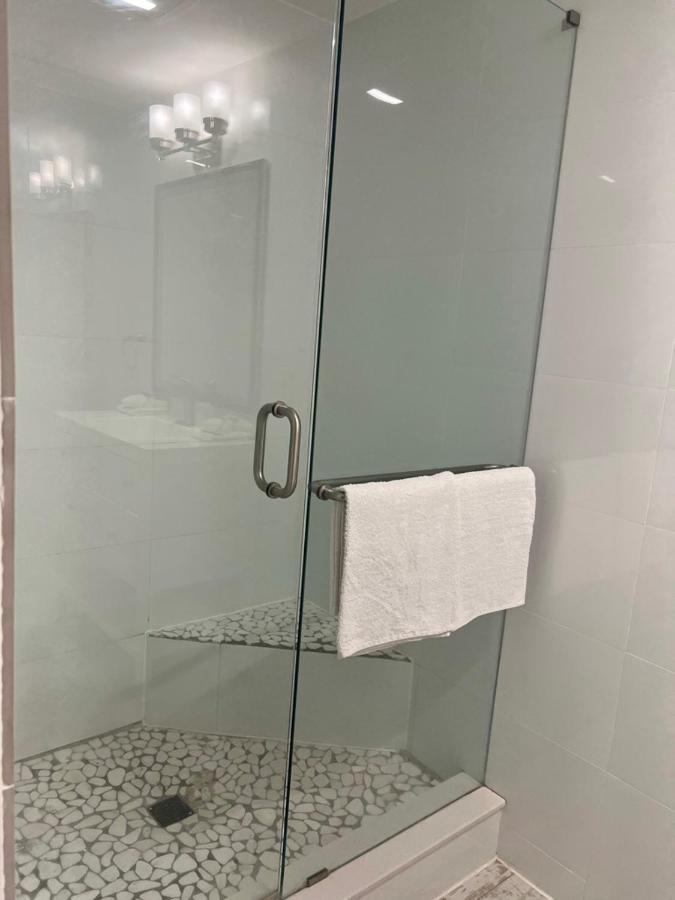 לייק וורת' Capri Inn & Apartments מראה חיצוני תמונה