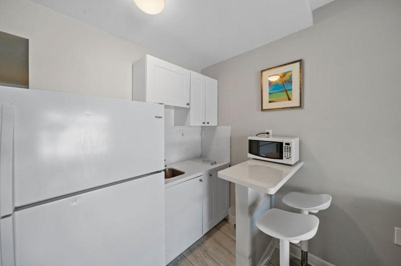 לייק וורת' Capri Inn & Apartments מראה חיצוני תמונה